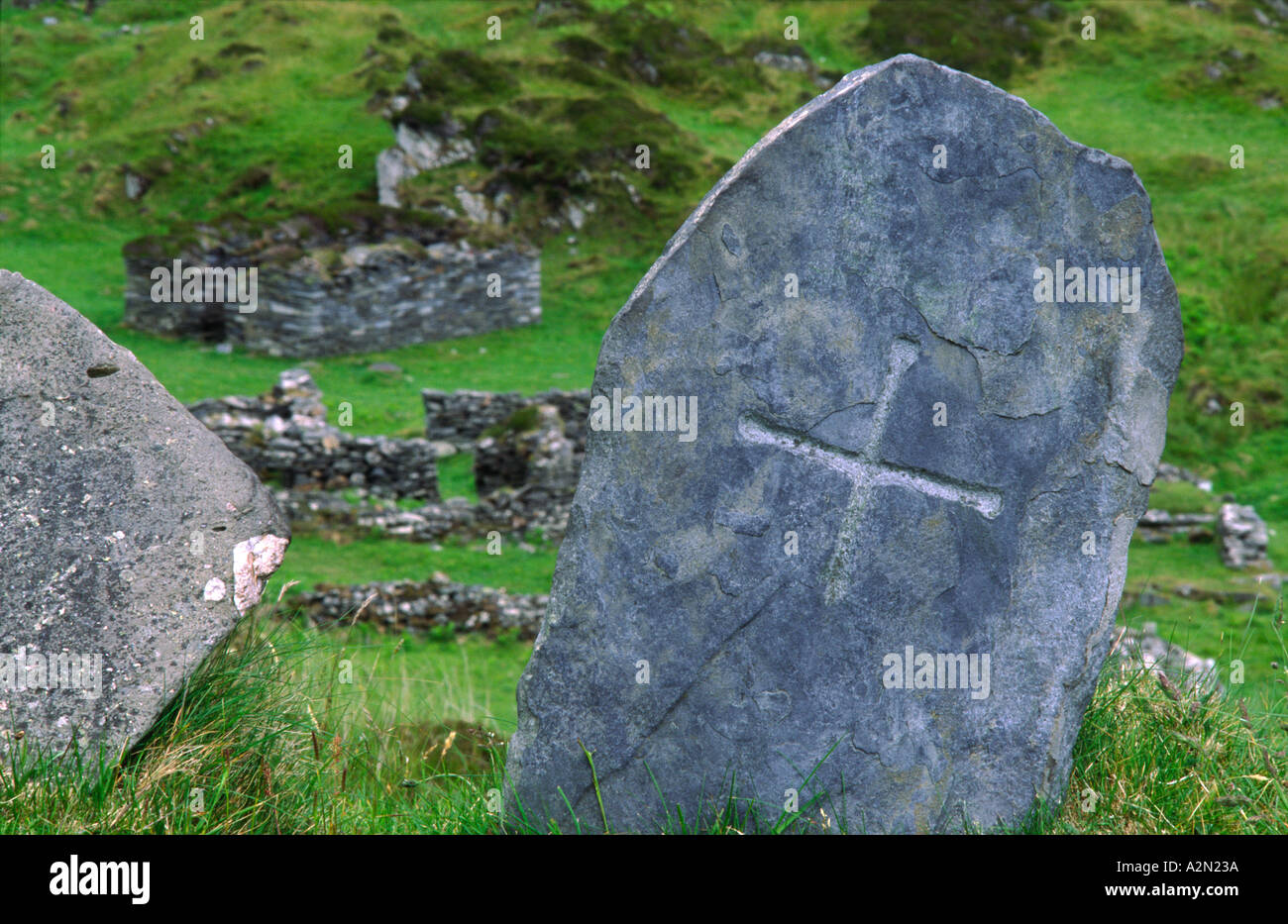 Celtic isola monastica di Eileach un Naiomh, il Garvellachs, Ebridi Interne, Scozia. Tomba di Eithne, madre di San Colombano Foto Stock