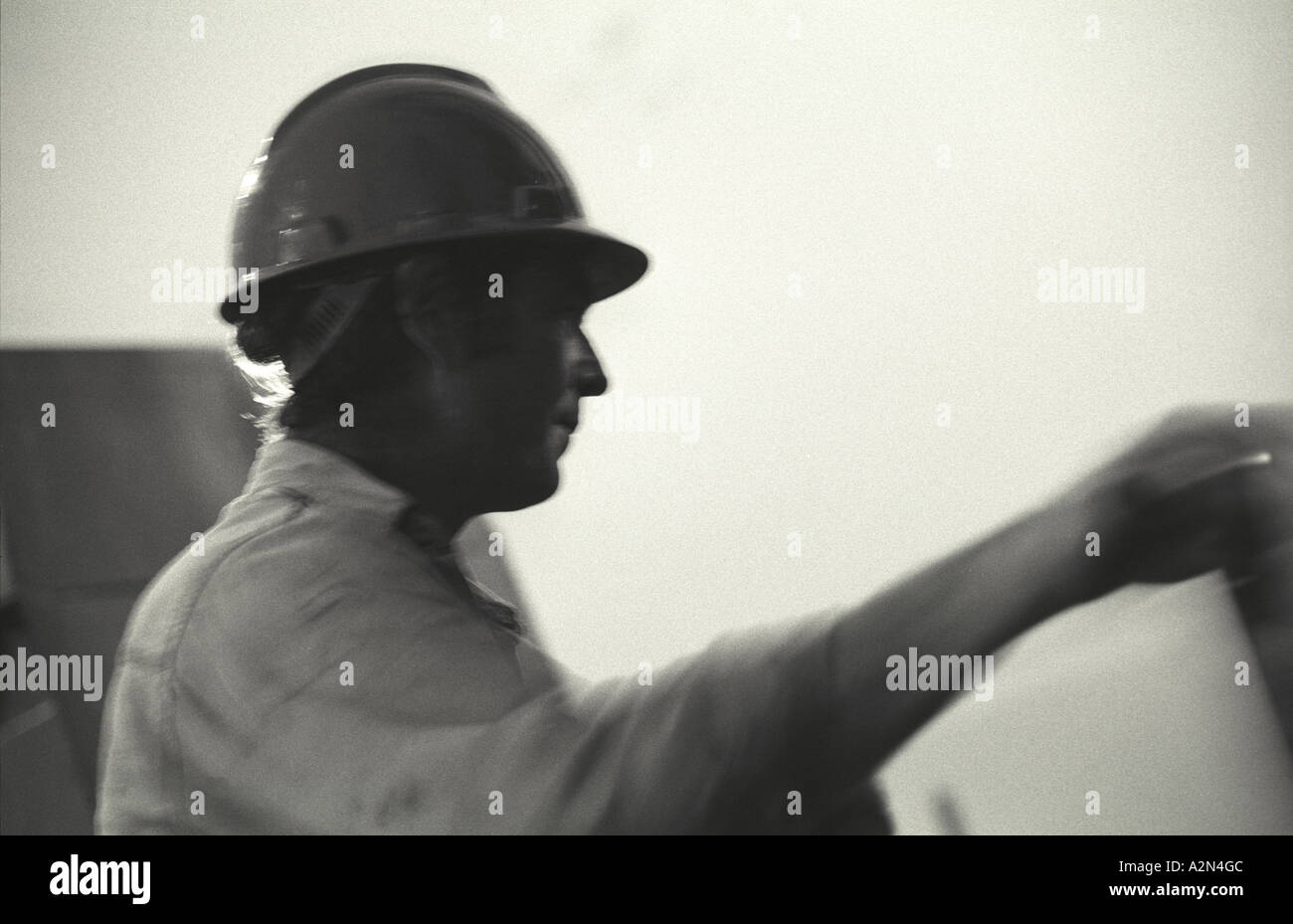 Lavoratori su una piattaforma di perforazione, Suffolk, Regno Unito Foto Stock