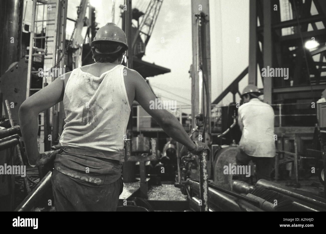 Lavoratori su una piattaforma di perforazione, Suffolk, Regno Unito Foto Stock