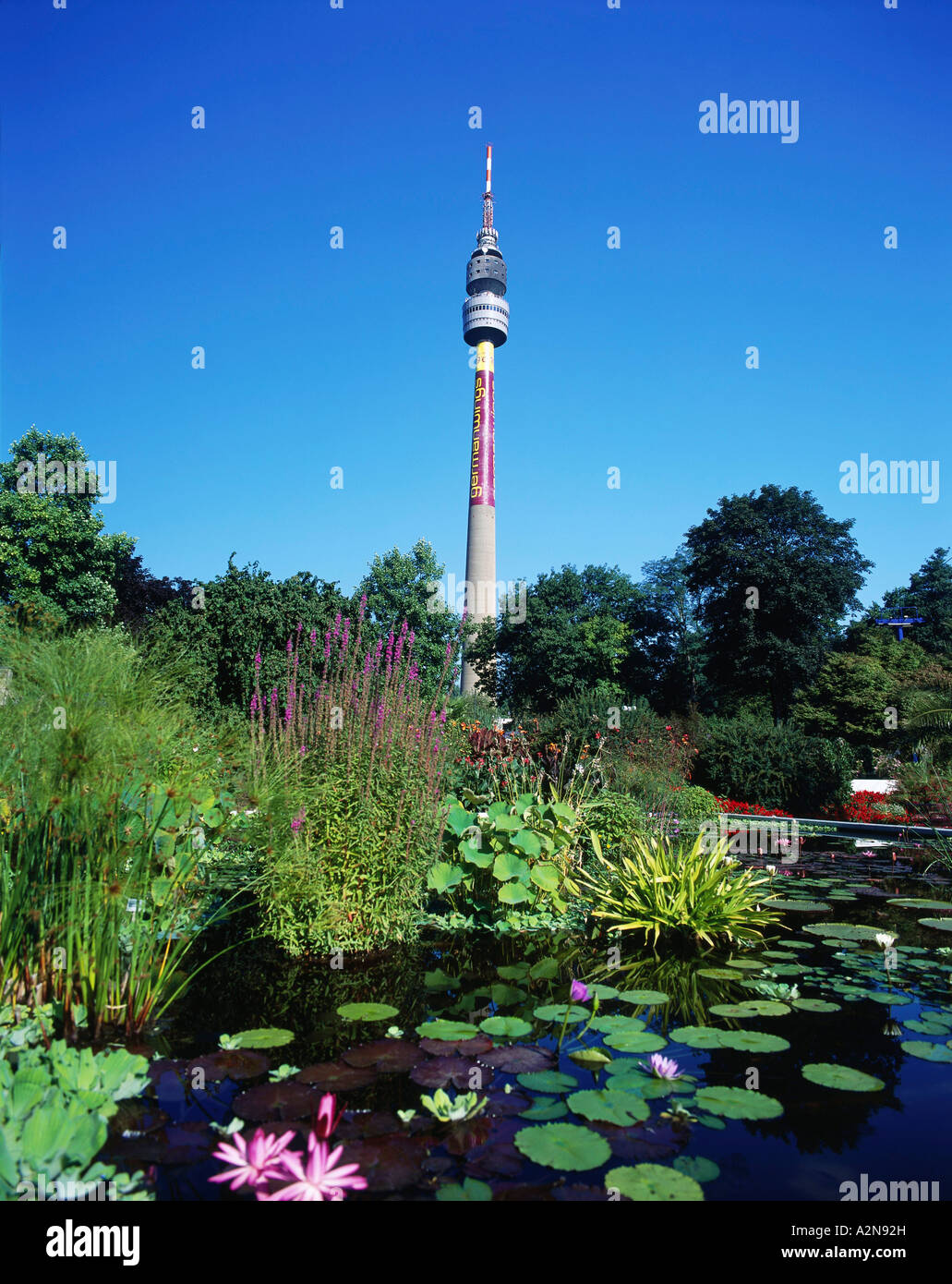 La torre della televisione nel parco, Florianturm, Vestfaliano Park, Dortmund, Renania settentrionale-Vestfalia, Germania Foto Stock