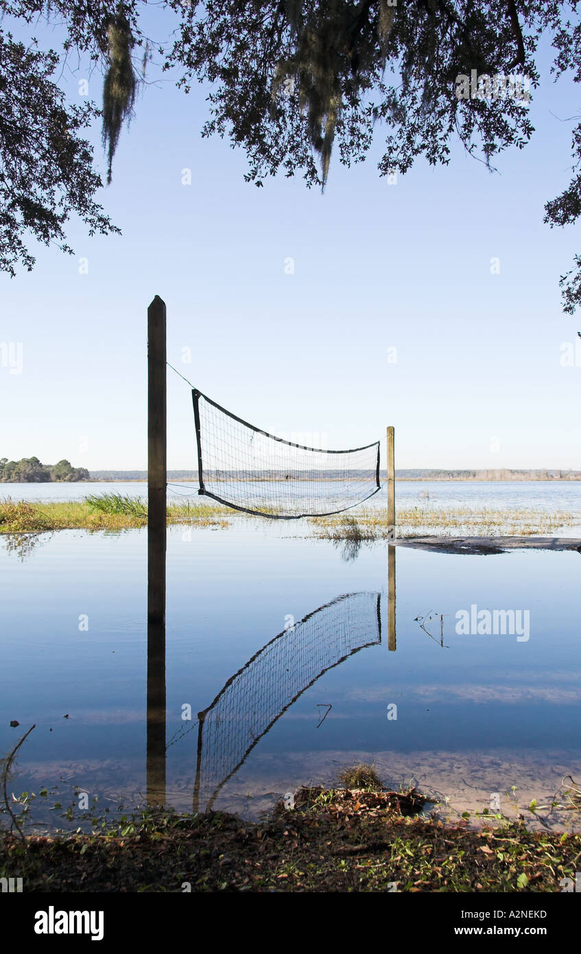 Inondati da pallavolo in un lago della Florida Centrale, STATI UNITI D'AMERICA Foto Stock