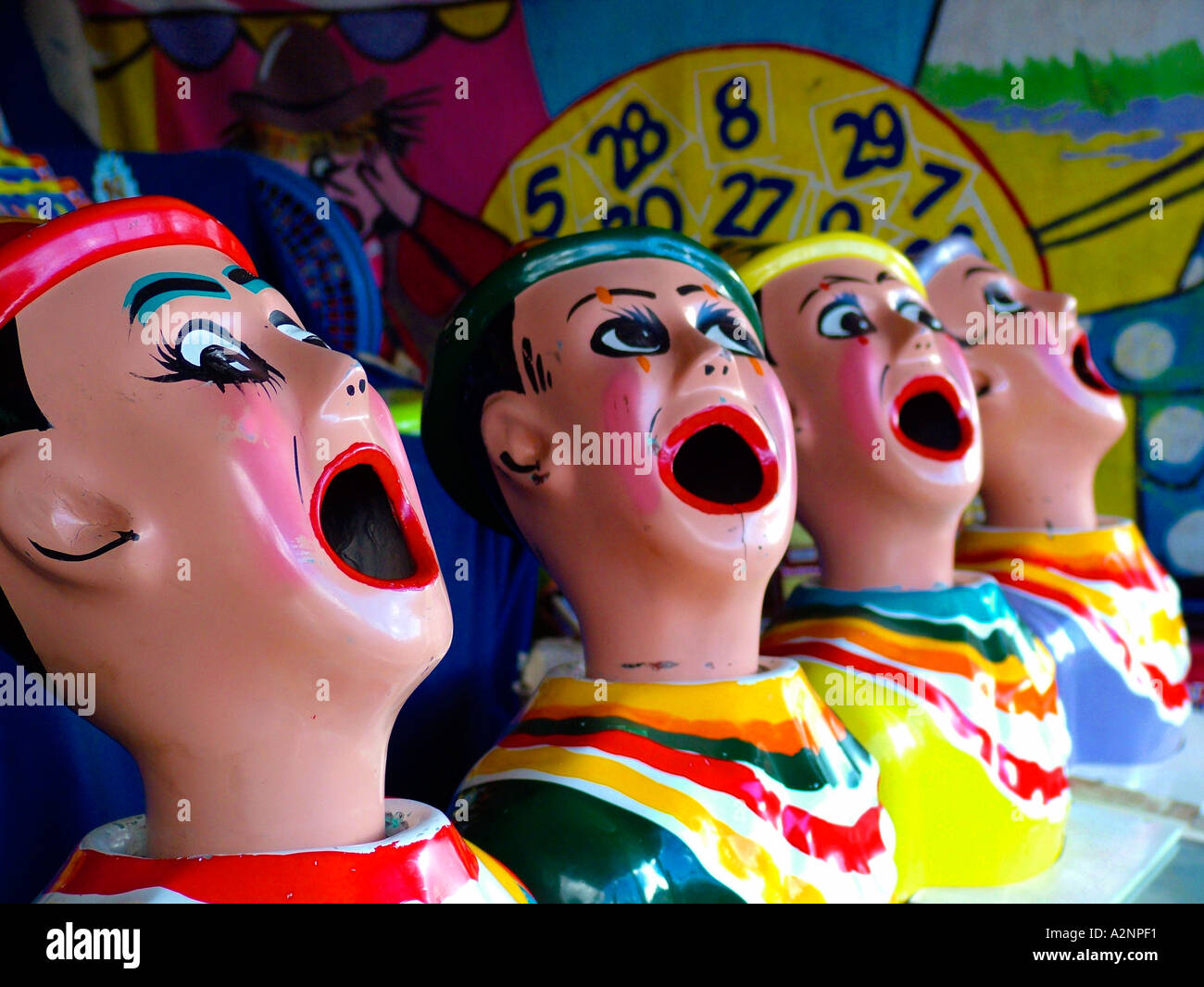 Carvinal clown con bocche aperte in un luna park Foto Stock