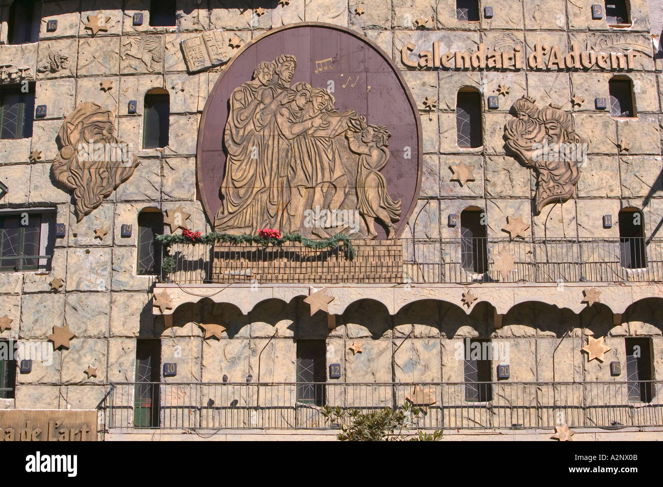 Hotel front fatto per assomigliare ad un calendario dell'avvento nel capitale di Andorra Foto Stock