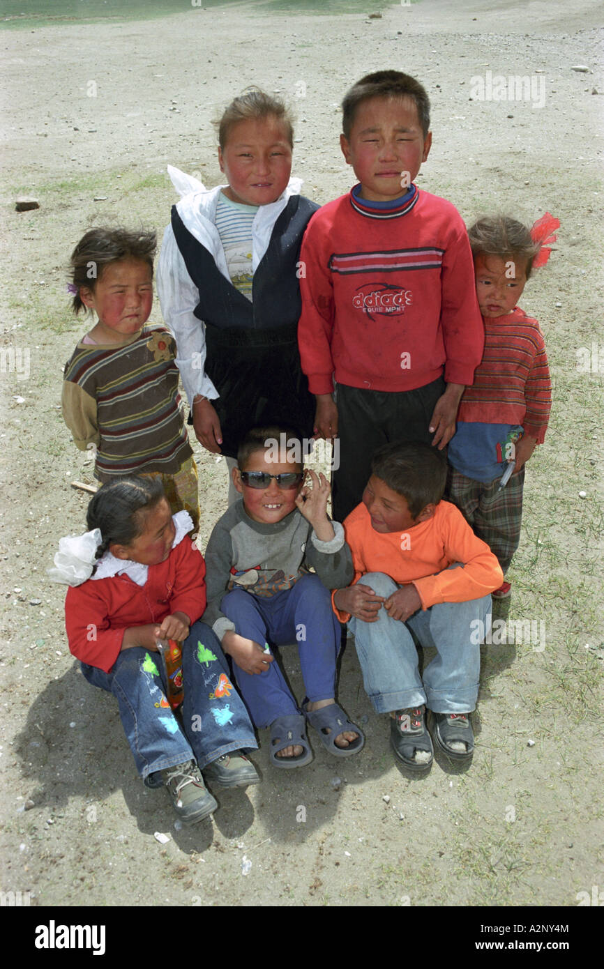 I bambini. Setlement (brigata) vicino Ulaan-Uul somon (paese). Khovsgol aimag (provincia). A nord della Mongolia Foto Stock