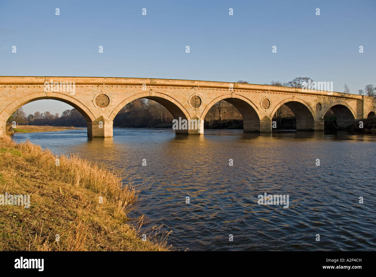 Coldstream bridge. Fiume tweed. Foto Stock