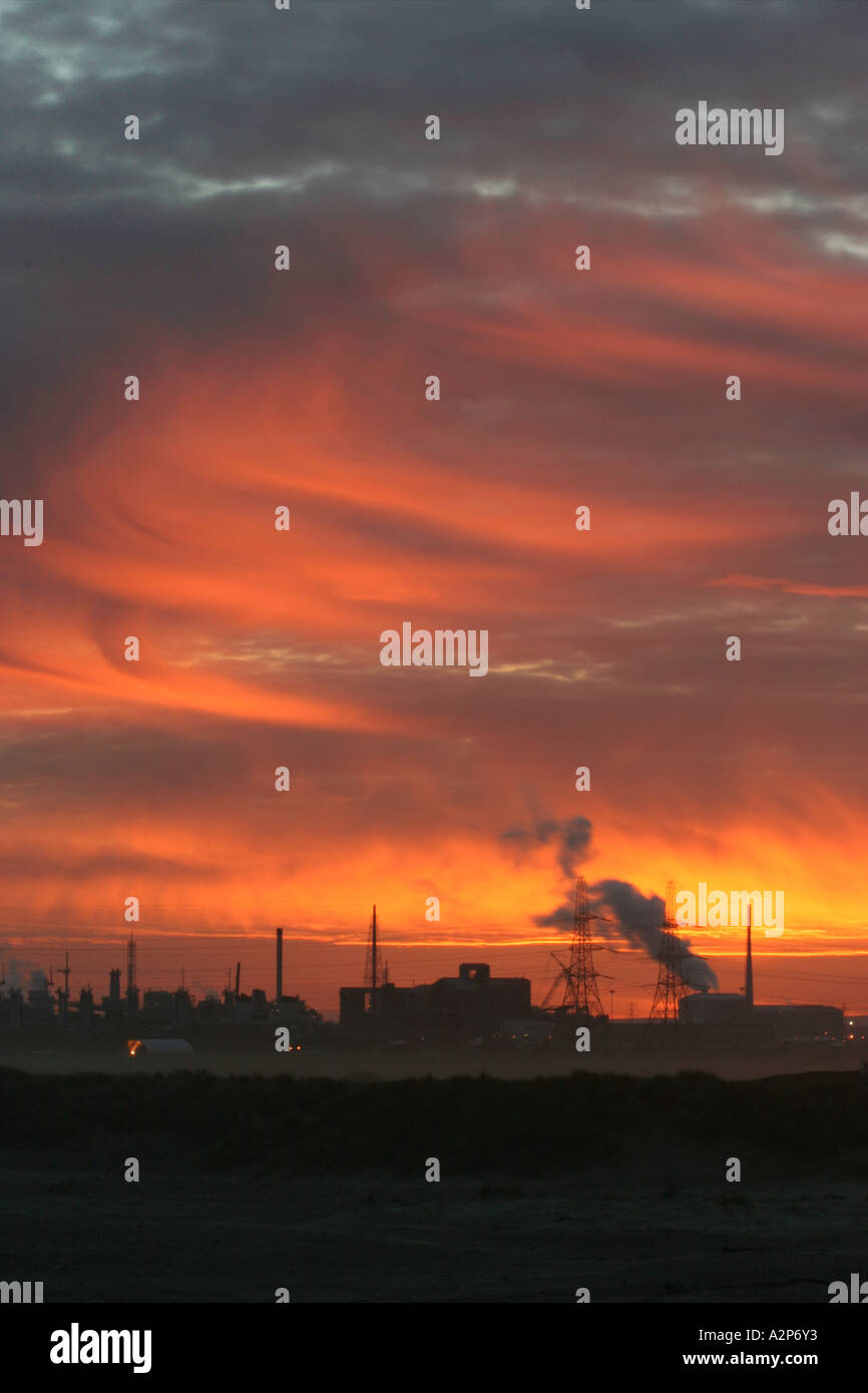 Un tramonto sopra il paesaggio industriale di Teesside, Costa Nord Est dell' Inghilterra REGNO UNITO Foto Stock