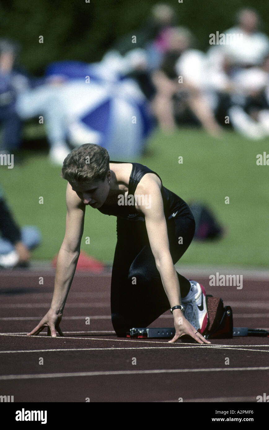 Katharine Merry pratica di iniziare a Warwickshire atletica, Edmonscote Stadium, Leamington Spa. 1994 Foto Stock
