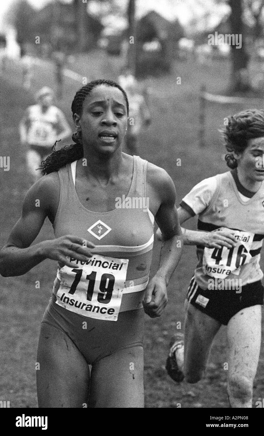 Diane Edwards (Modahl) di vendita Harriers in esecuzione in donne Nordico Nazionale campionati, Senelleys Park, Birmingham,1989 Foto Stock
