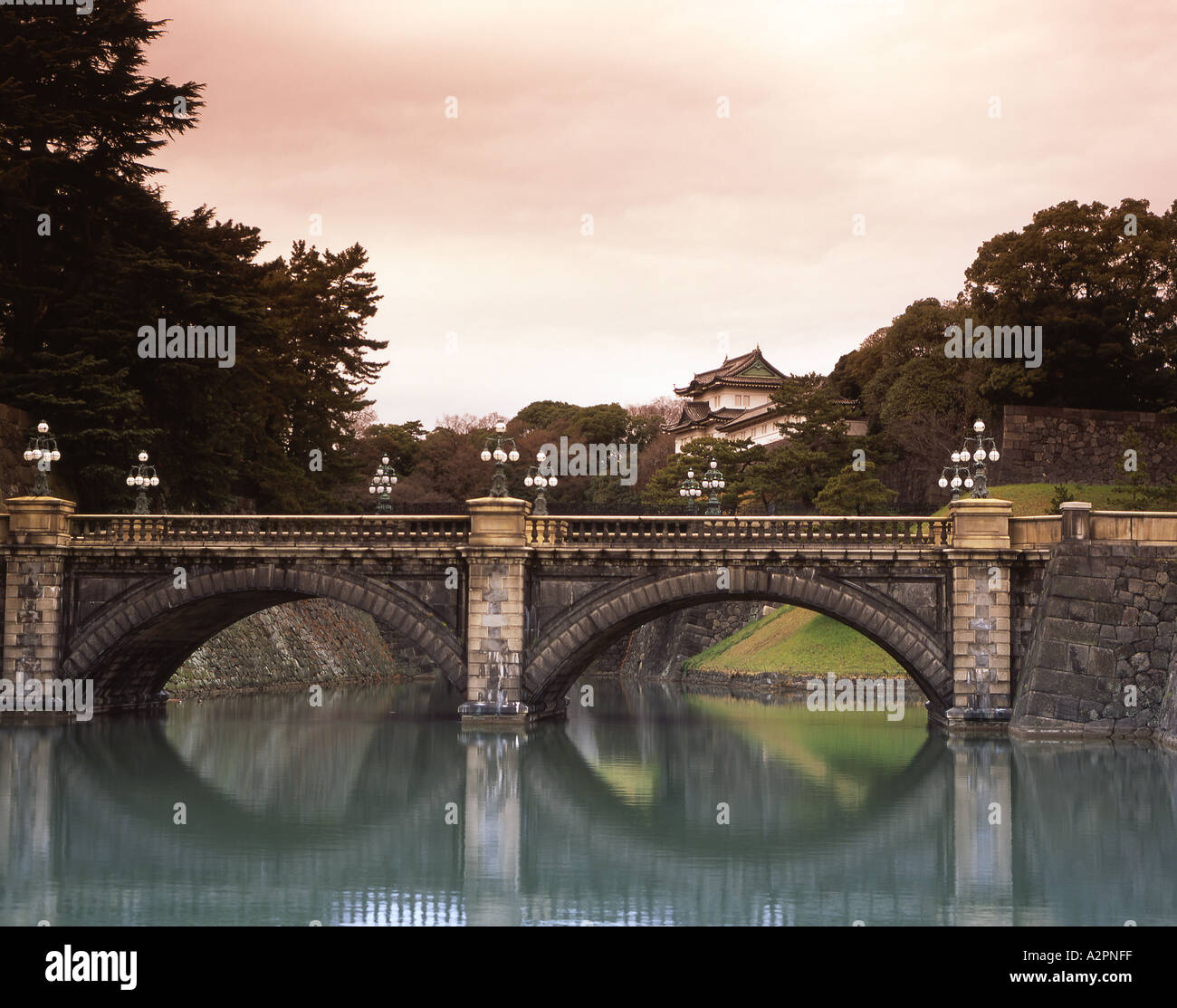 Tokyos Palazzo Imperiale e il ponte Nijubashi Foto Stock