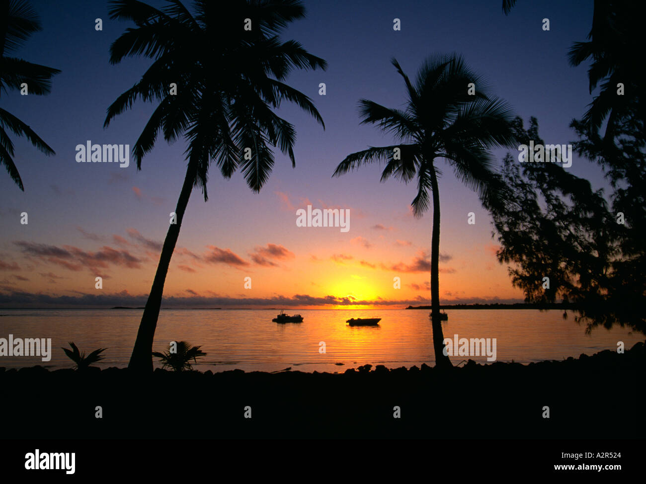 Sunrise di fronte piccola speranza Bay Lodge bungalows Foto Stock