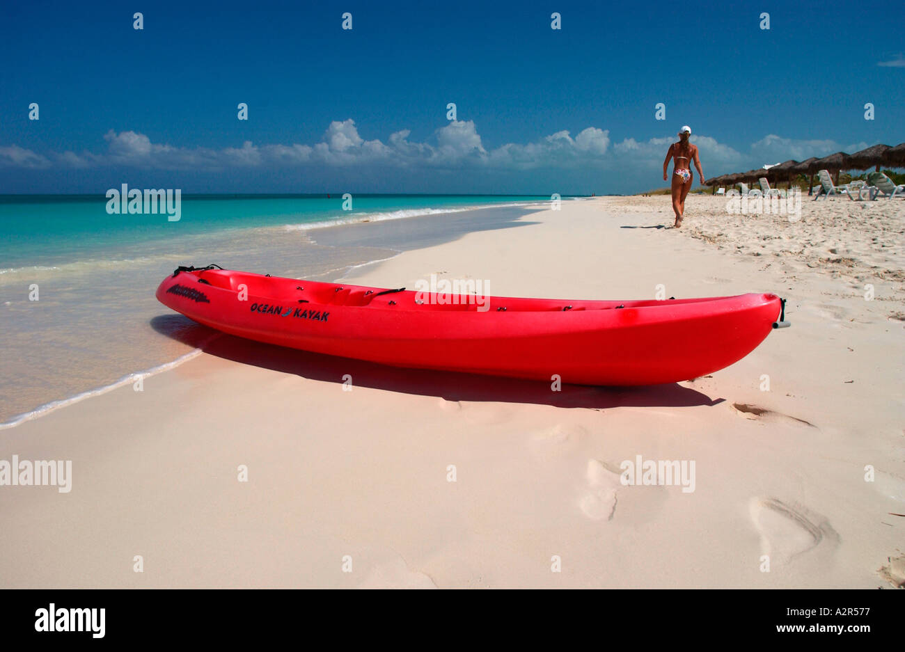 Kayak rosso sulla Grace Bay Foto Stock