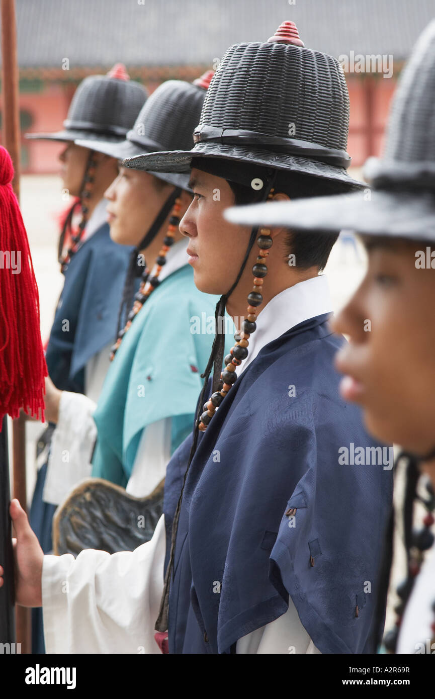 Fila di soldati, tradizionale sfilata di Seoul Foto Stock