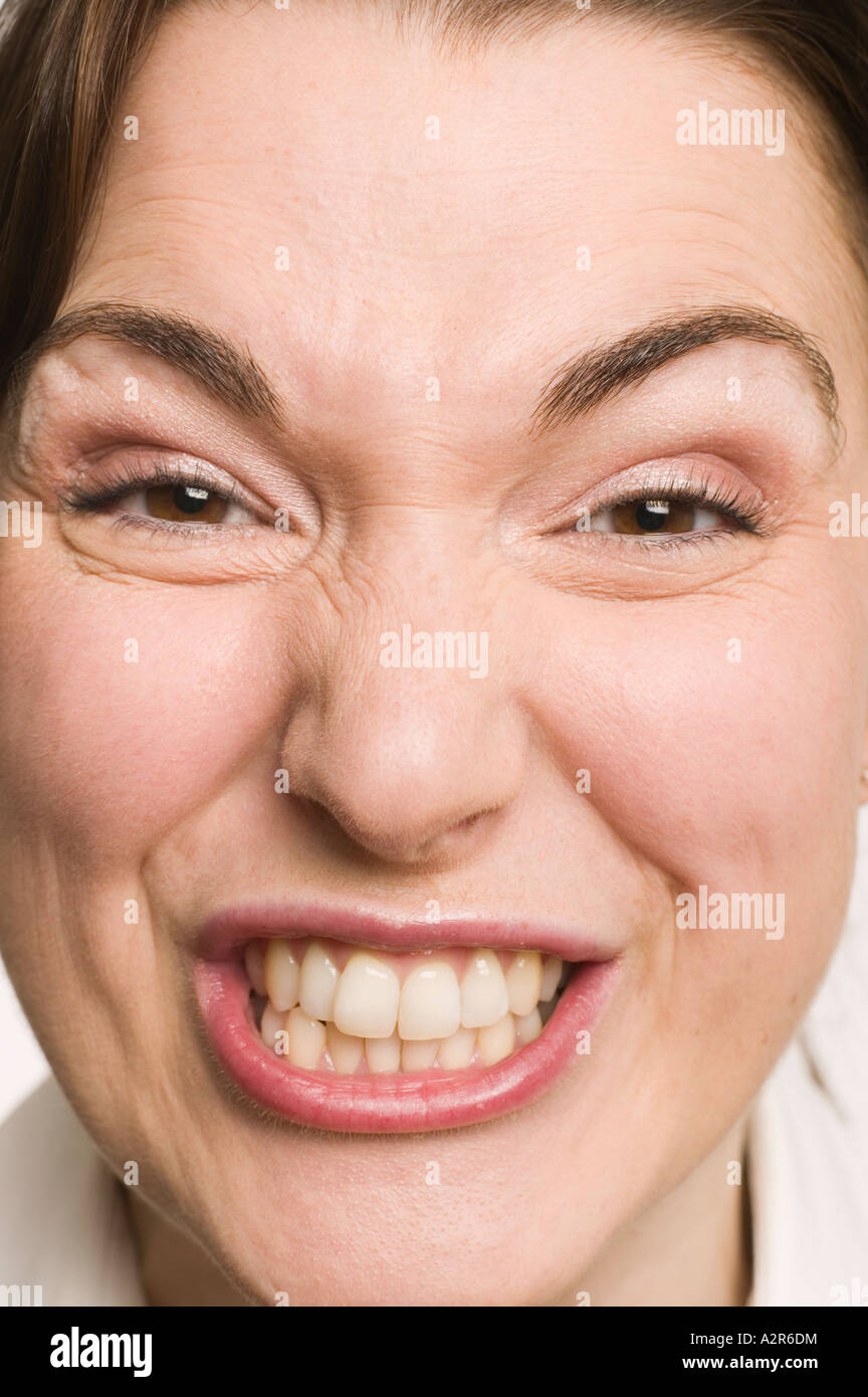 Close up di business donna tirando una faccia Foto Stock