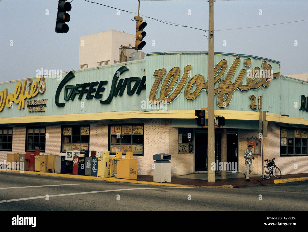 Wolfies coffee shop, Collins Avenue , miami beach florida usa Foto Stock