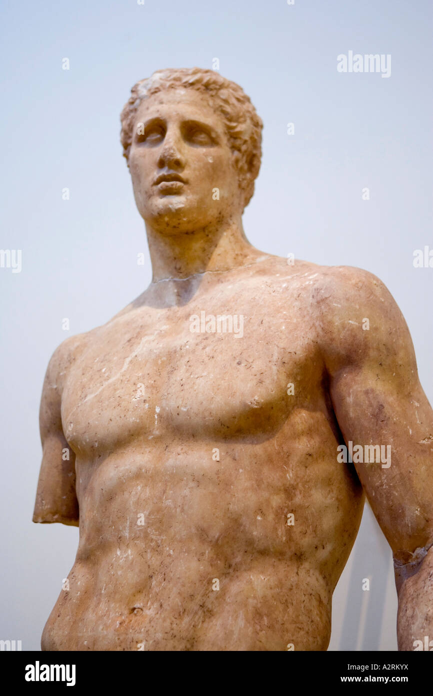Statua in marmo di Aghias figlio di Akonios un atleta del pankration una forma di wrestling famoso per le sue vittorie nel 5° C Foto Stock