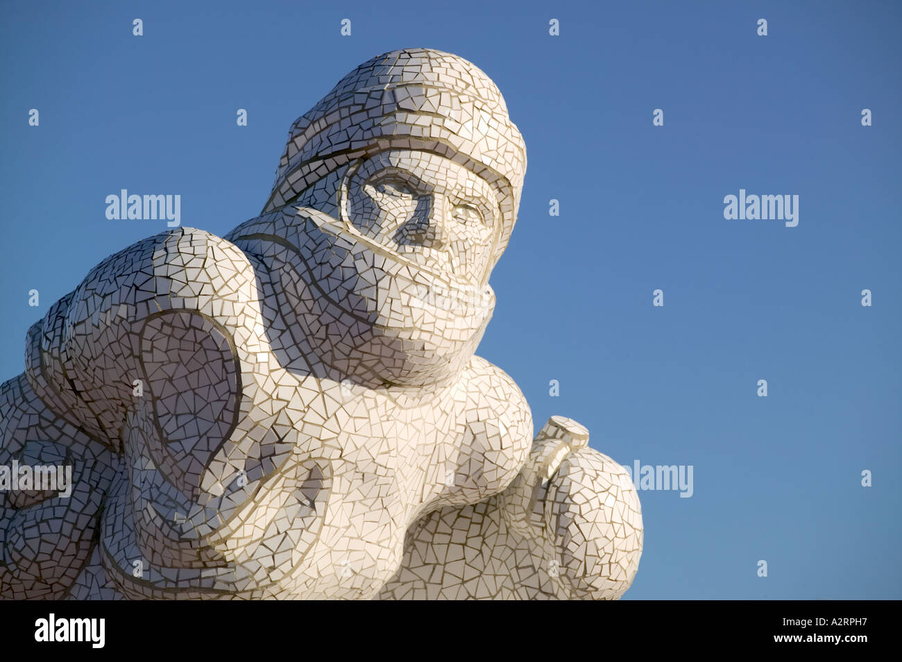 Il capitano Scott statua commemorativa nella chiesa norvegese di Baia di Cardiff Cardiff Galles Wales Foto Stock