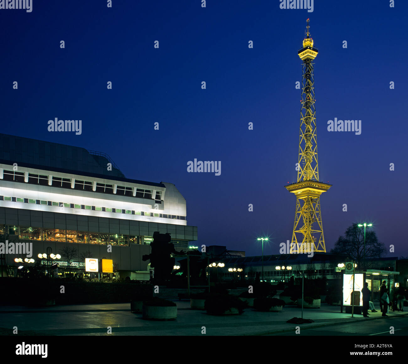 Europa Germania Deutschland Berlin Charlottenburg Wilmersdorf Internationales Kongresszentrum Funkturm Schueler ICC Witte Foto Stock