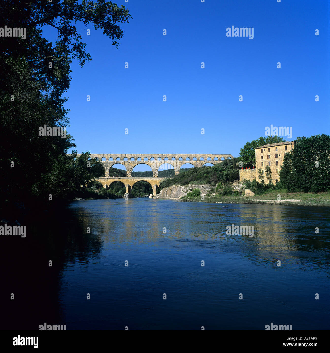 PONT du Gard acquedotto romano e il fiume Gardon Provence Francia Foto Stock