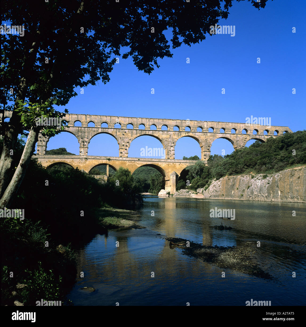 PONT du Gard acquedotto romano e il fiume Gardon Provence Francia Foto Stock