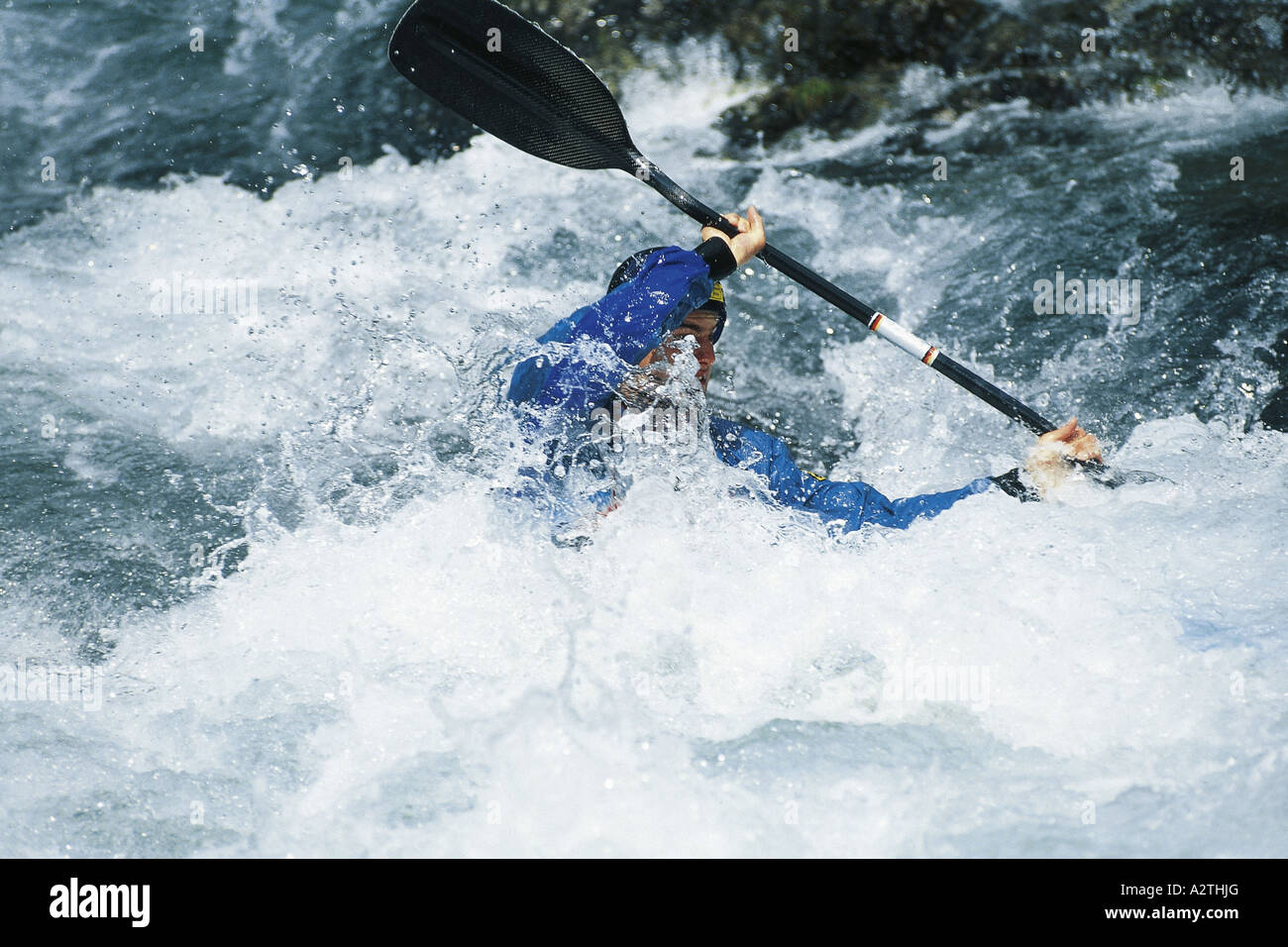 Kayaker in acqua bianca Foto Stock