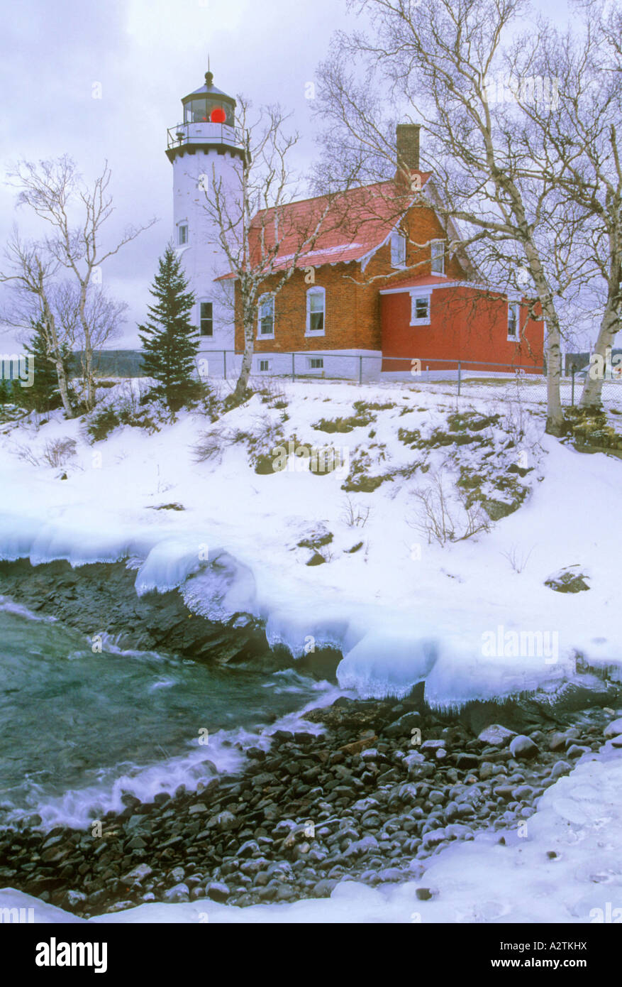 Eagle Harbor Lighthouse presso il lago Michigan in inverno, STATI UNITI D'AMERICA, Michigan, Keweenaw Penisola Keweenaw County Foto Stock