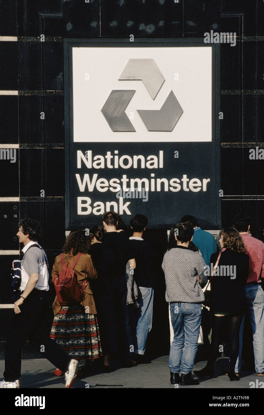 Code al punto di contanti al di fuori di Natwest Bank di Londra Luglio 1992 Foto Stock