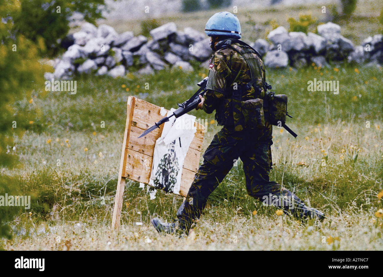 Bosnia centrale giugno 1995 soldato britannico dal devon dorsets durante il live formazione antincendio Foto Stock