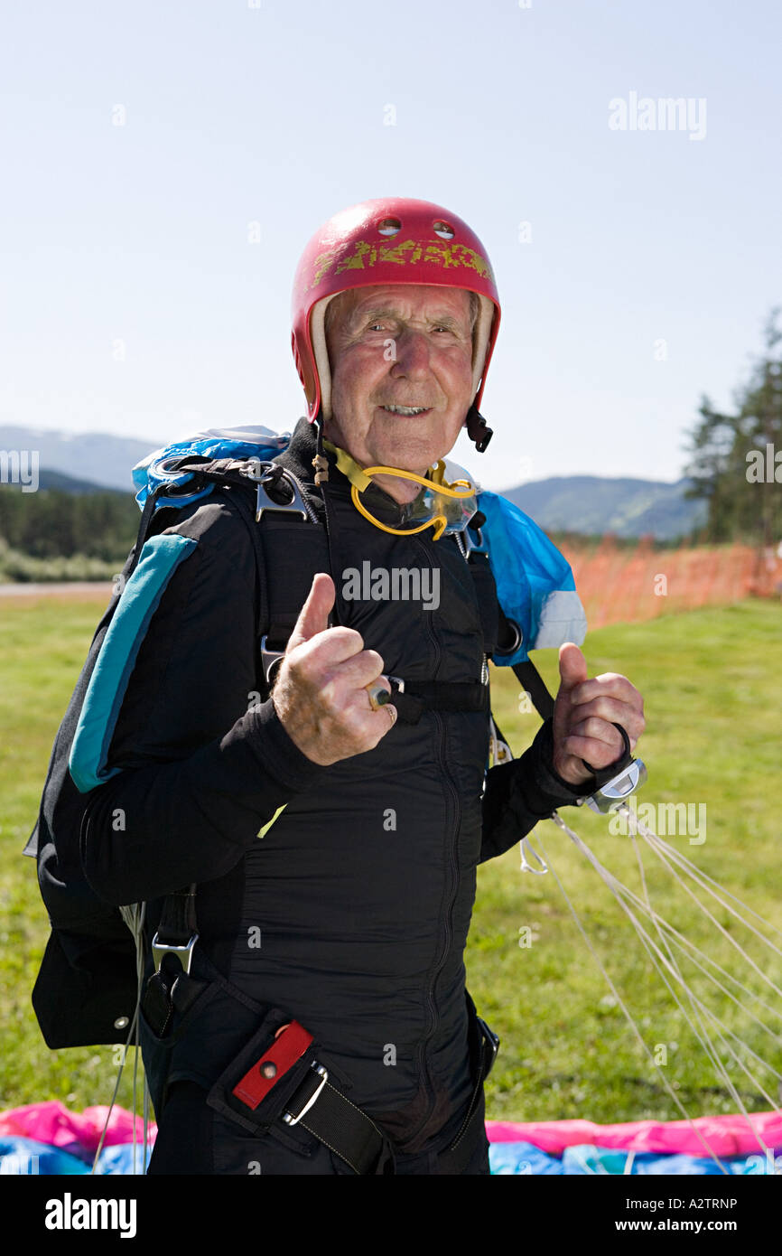 Senior parachutist adulti Foto Stock