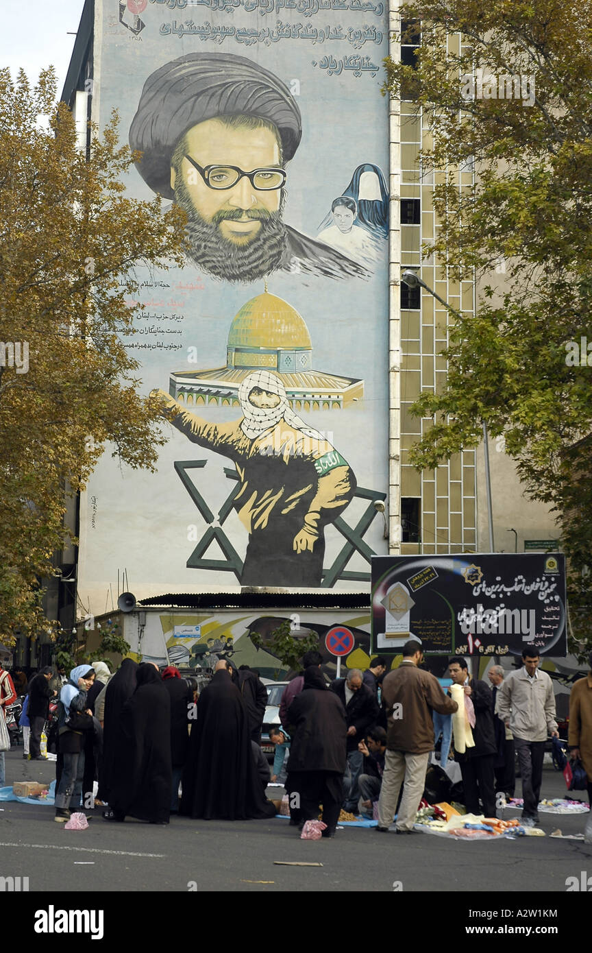 Grandi cartelloni con la propaganda iraniana per quanto riguarda il conflitto israelo-palestinese, in Tehran, Iran Foto Stock