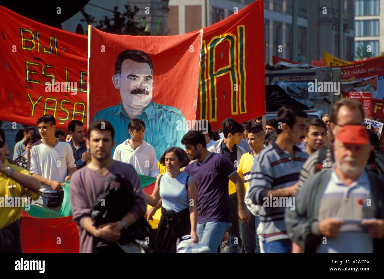 Germania Berlino curdi dimostrano per la liberazione del leader del PKK Abdullah Oecalan Foto Stock