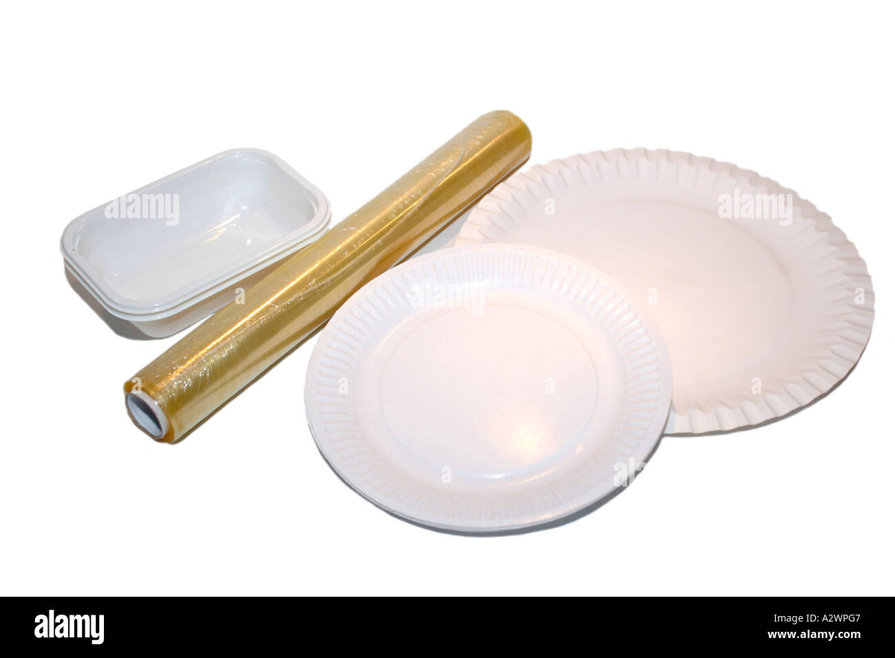 Piatti di plastica piastre di carta e cucina avvolgere tutti utilizzabili  nei forni a microonde solo Foto stock - Alamy