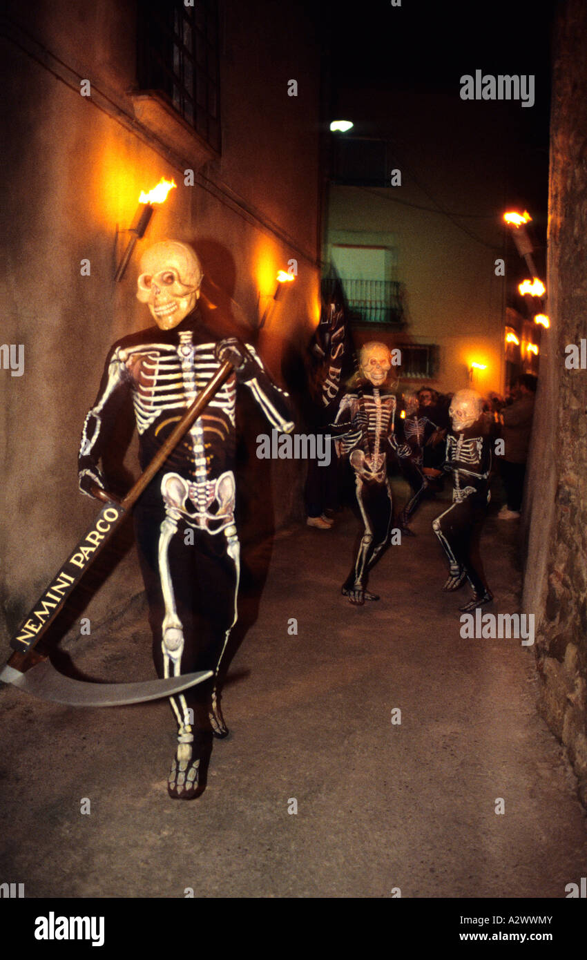 La Danza della morte. La pasqua a sconfinano. La provincia di Girona. Cataluña. Spagna Foto Stock