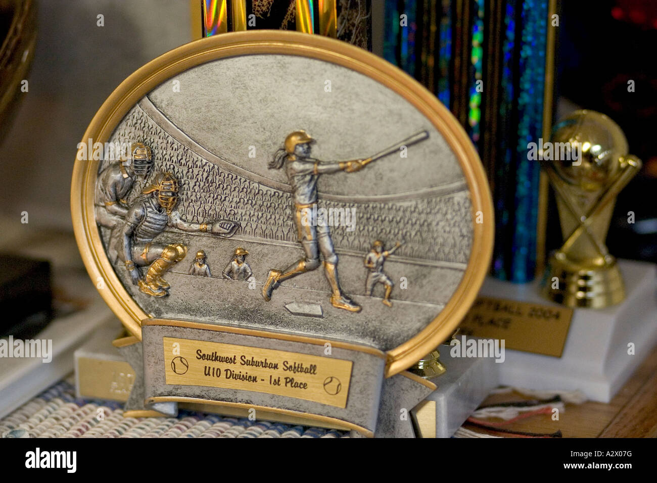 Primo posto del trofeo per le ragazze softball. Downers Grove Illinois IL USA Foto Stock