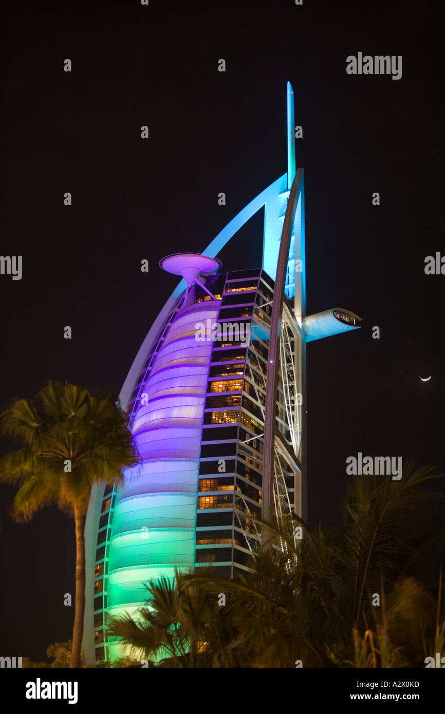 Burj Al Arab Hotel con la falce di luna. - Dubai EMIRATI ARABI UNITI Foto Stock