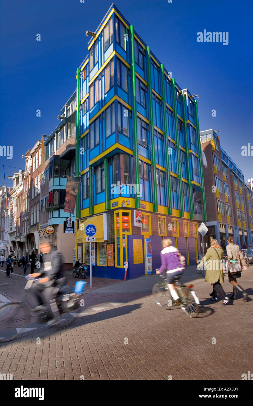 Angolo di Amsterdam shop giornalaio tabaccaio su Sint Antoniesbree Straat Foto Stock