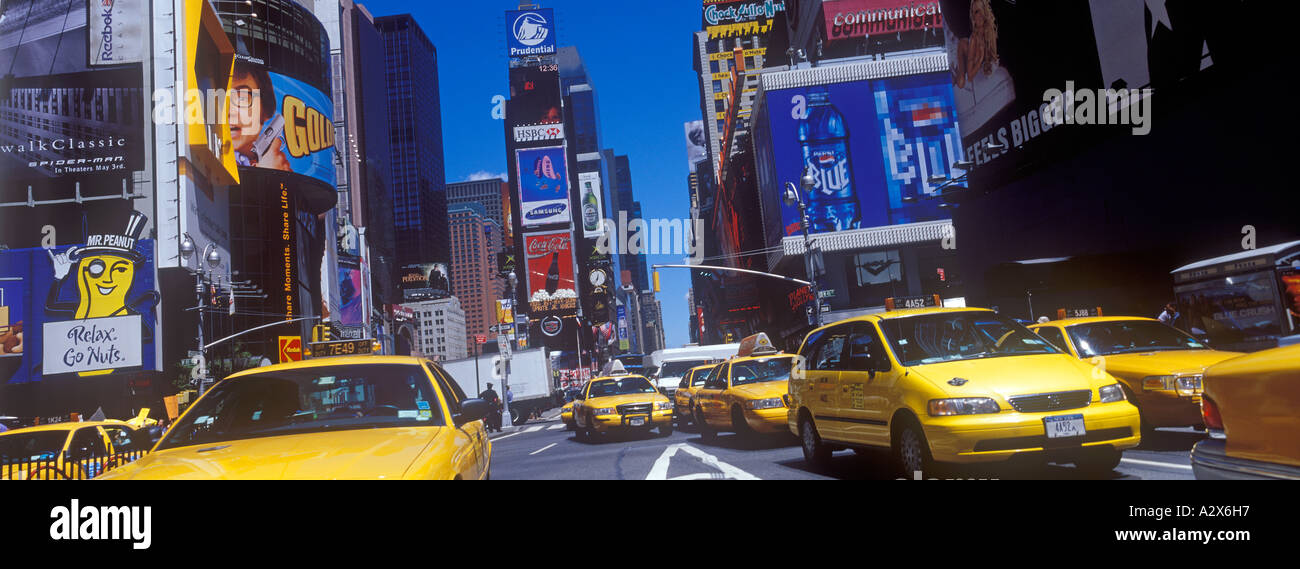 I taxi in Times Square a New York City Foto Stock