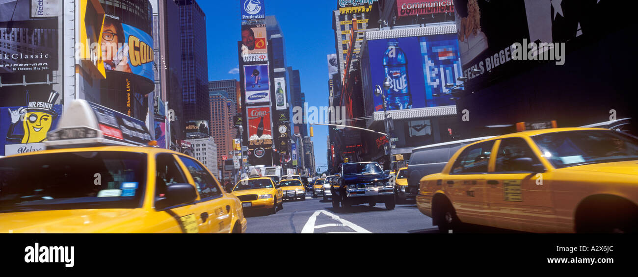 I taxi in Times Square a New York City Foto Stock