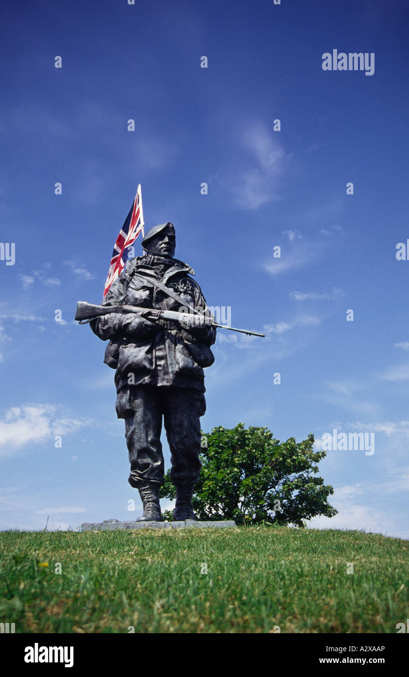 Royal Marine statua al di fuori del museo Portsmouth Inghilterra Foto Stock