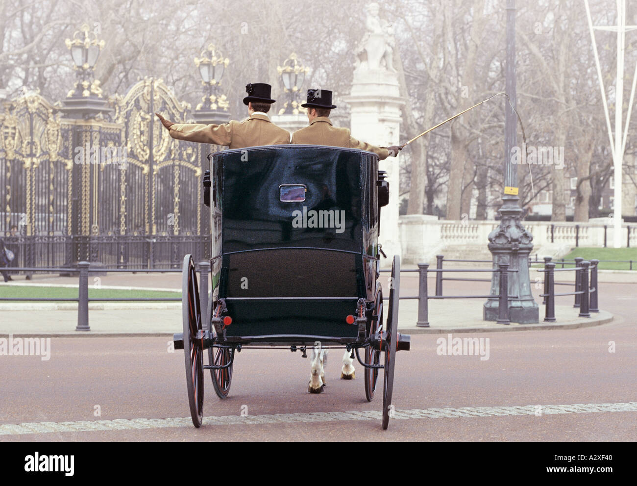 Il Royal messaggeri Buckingham Palace di Londra Foto Stock