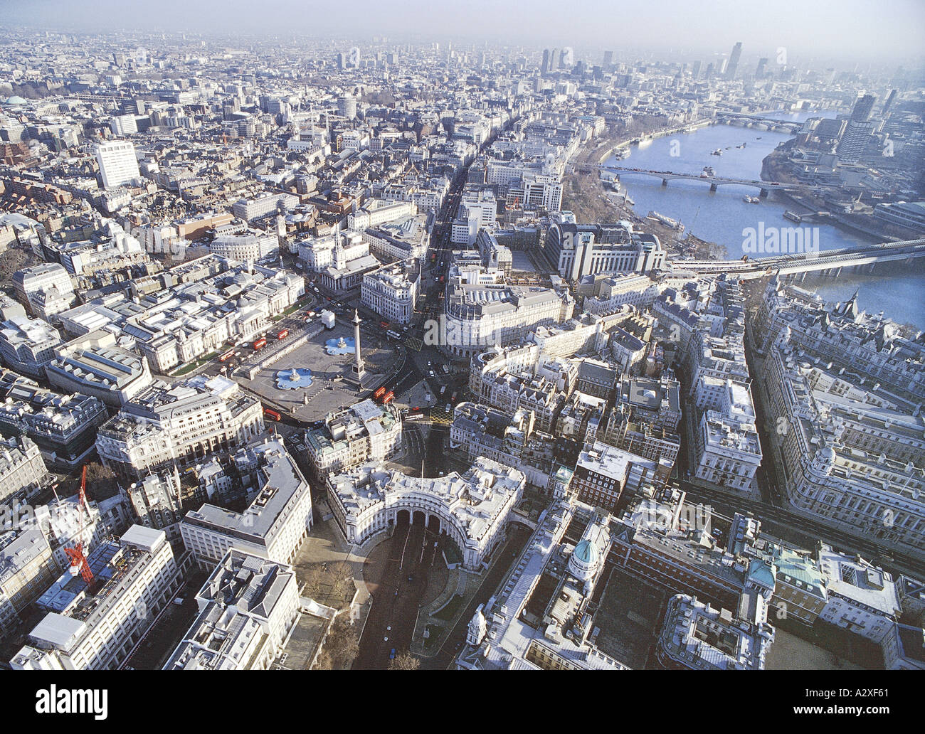 Vista aerea di Admiralty Arch Trafalgar Square The Strand Waterloo Bridge e il fiume Tamigi Londra Foto Stock