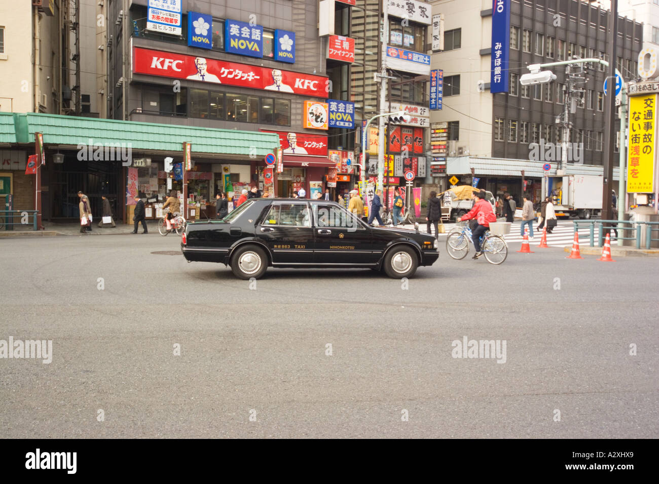 Asakusa Tokyo Giappone taxi nero Foto Stock