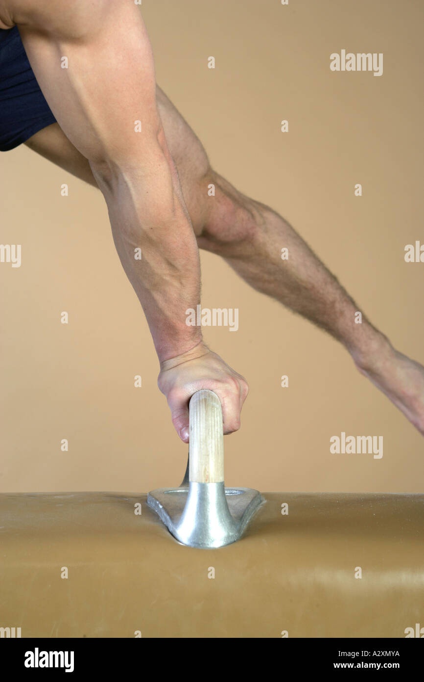 Ginnasta maschio sul cavallo Foto Stock