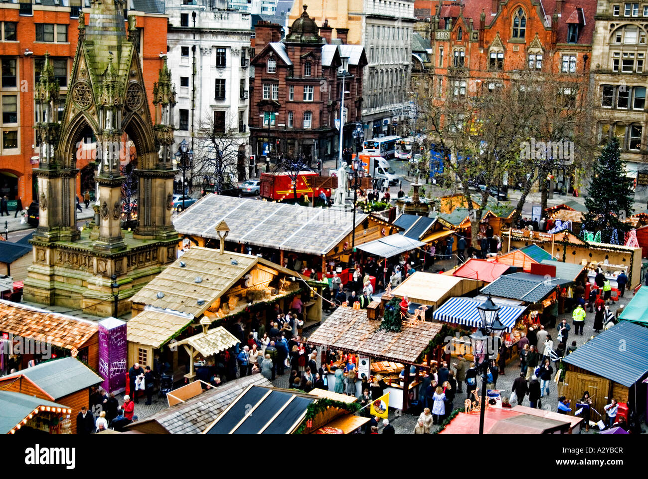 Alta Vista del Manchester Mercatino di Natale in piazza Albert REGNO UNITO Foto Stock