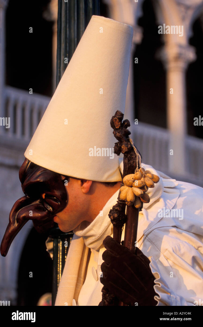 Peste tradizionale naso maschera per il Carnevale di Venezia, Italia Foto Stock