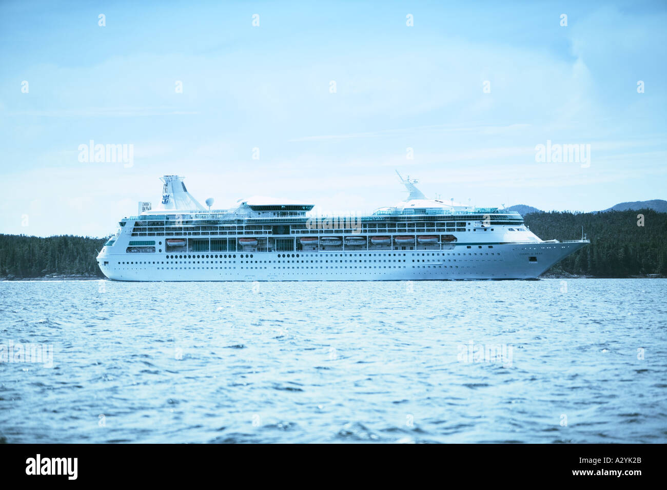 La nave di crociera passaggio esterno Loredo Canale della Columbia britannica in Canada Foto Stock