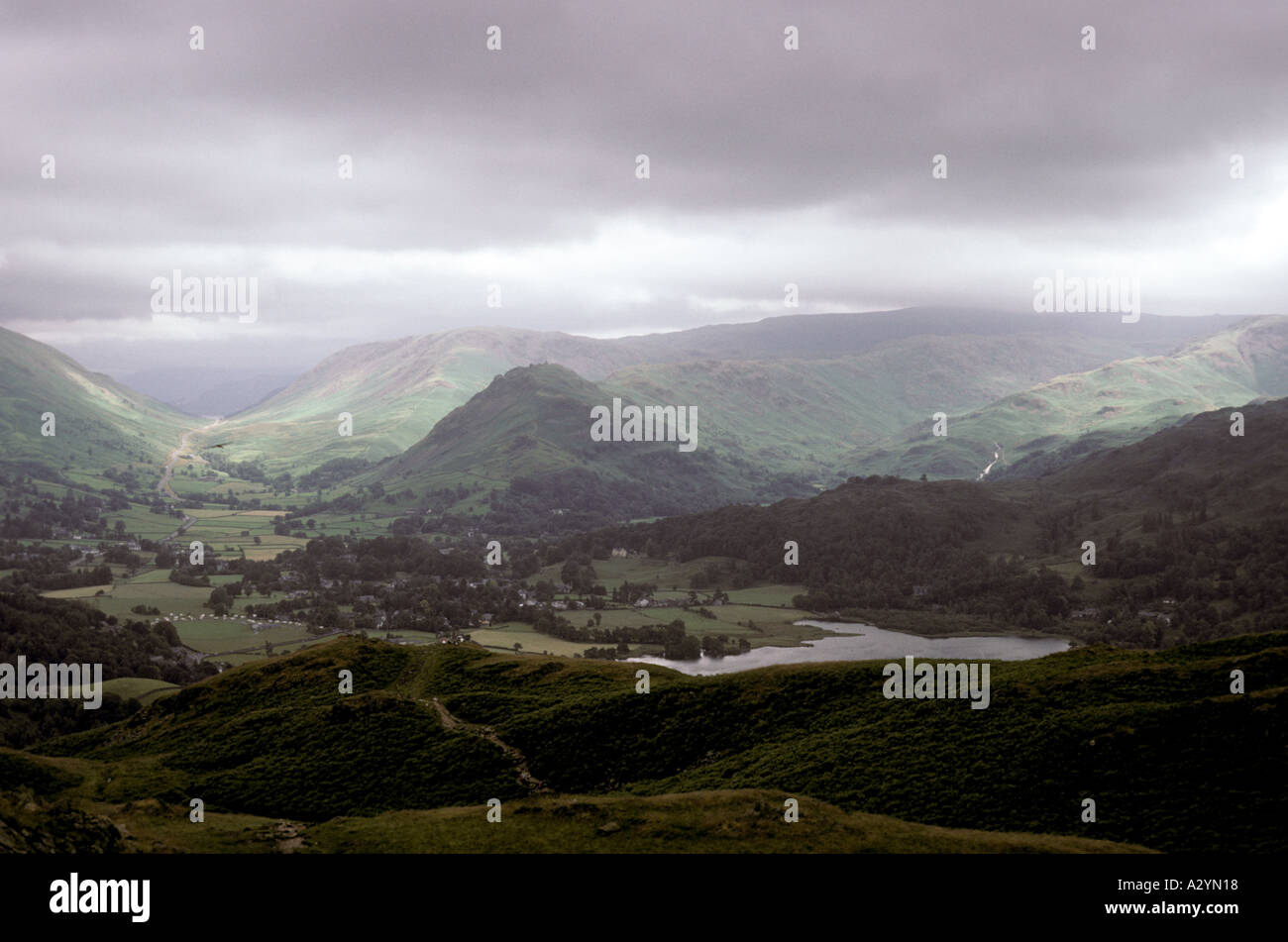 Visualizzare una croce grasmere grande sede di rigg sandalo dollywagon pike helvellyn pass di dunmail sollevare A591 Foto Stock