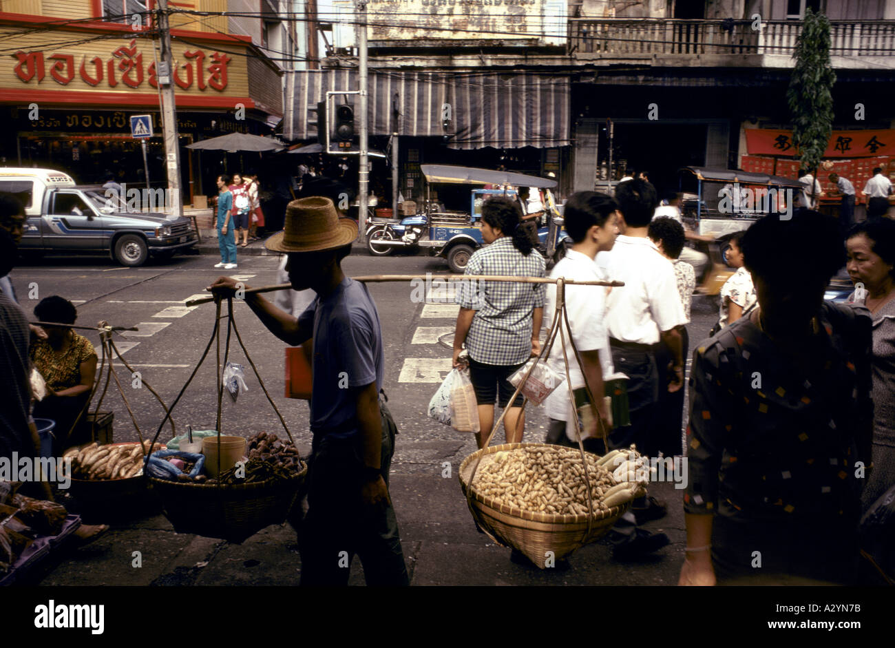 Venditore ambulante in China Town a Bangkok, in Thailandia Foto Stock