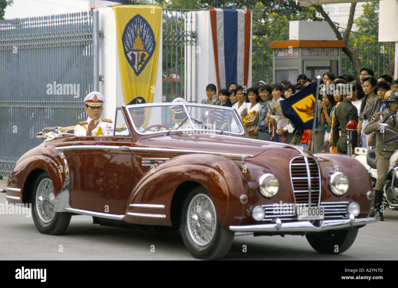 Il Thai Crown Prince guidando attraverso Bangkok, Thailandia Foto Stock