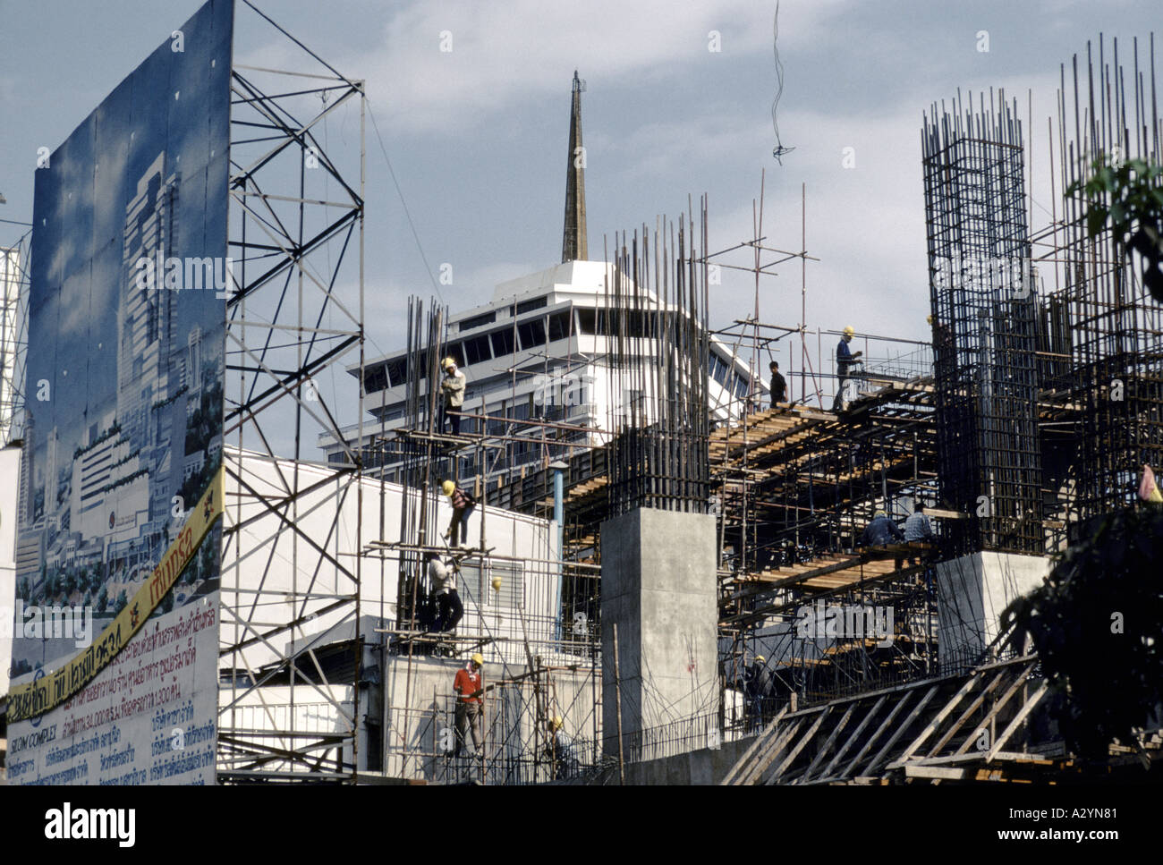 Sito di costruzione su Silon Road, Bangkok, Thailandia Foto Stock