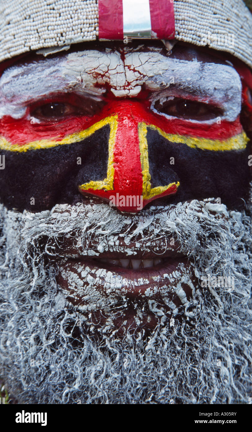 Ritratto di un guerriero delle Highlands a cantare cantare Festival Mt Hagen Papua Nuova Guinea Foto Stock